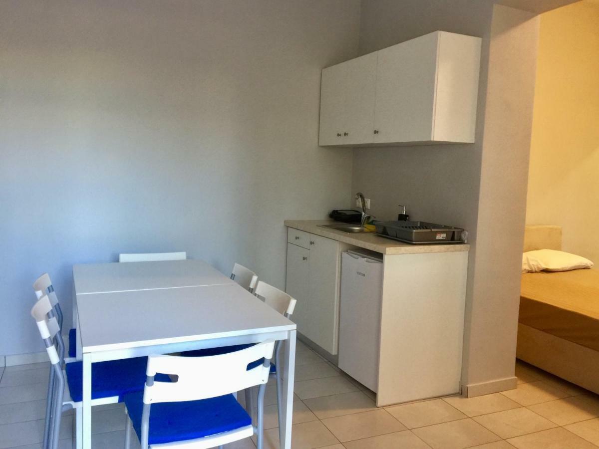 Holodek Apartments Sygrou Parking Atene Esterno foto