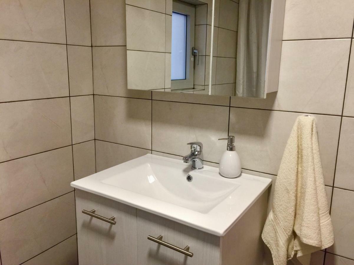 Holodek Apartments Sygrou Parking Atene Esterno foto