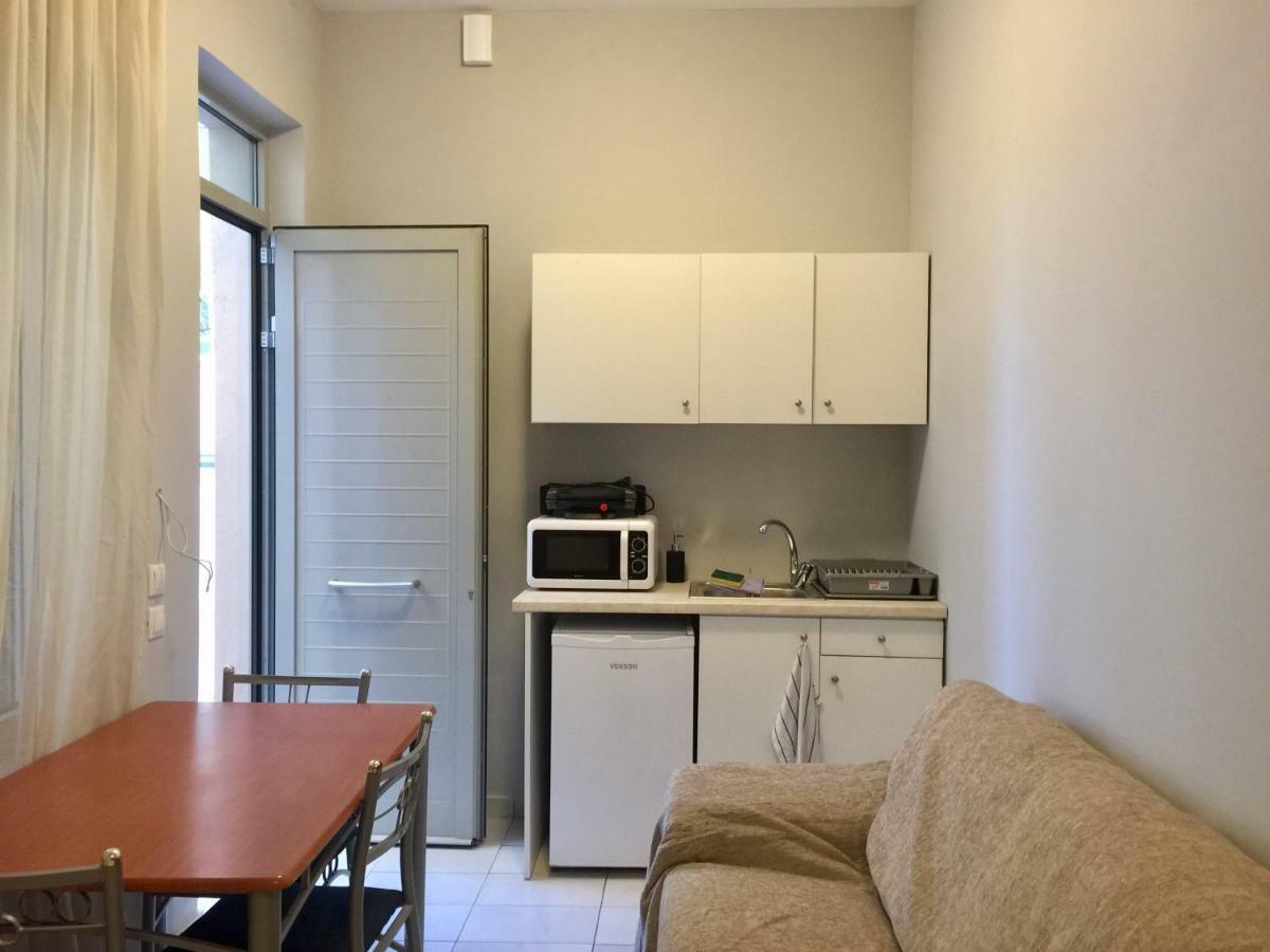 Holodek Apartments Sygrou Parking Atene Esterno foto