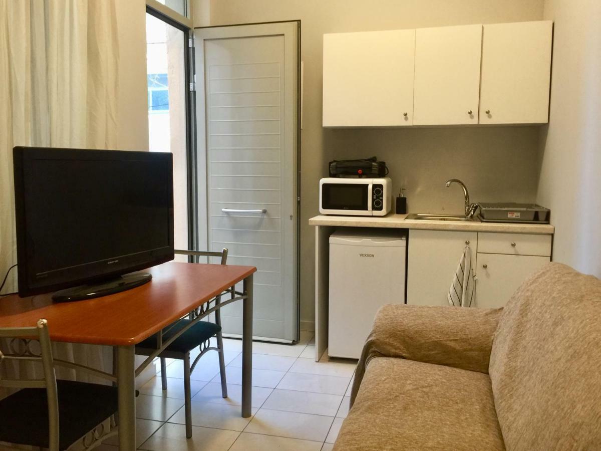 Holodek Apartments Sygrou Parking Atene Esterno foto