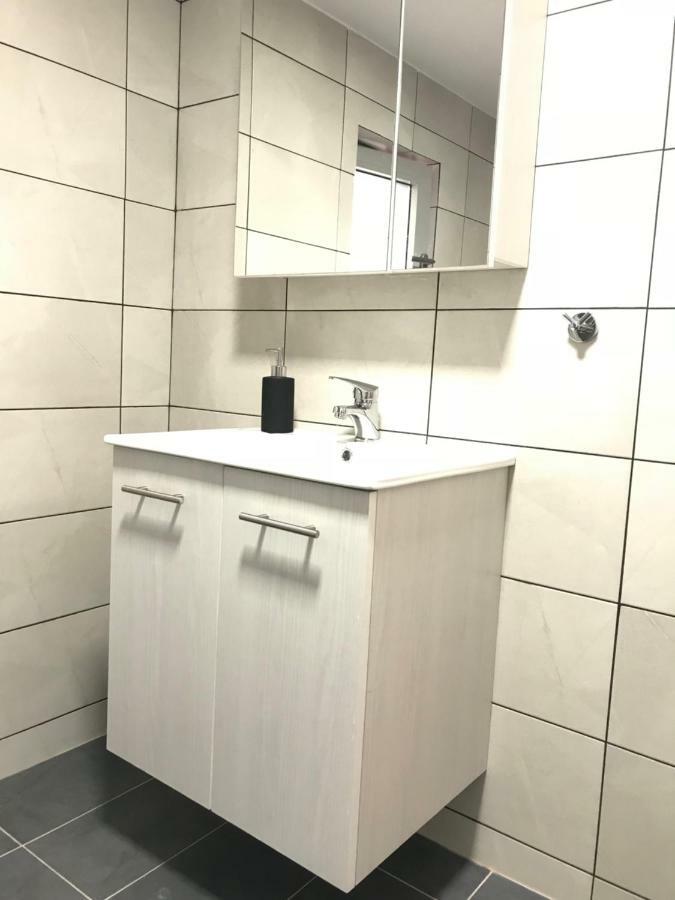 Holodek Apartments Sygrou Parking Atene Esterno foto